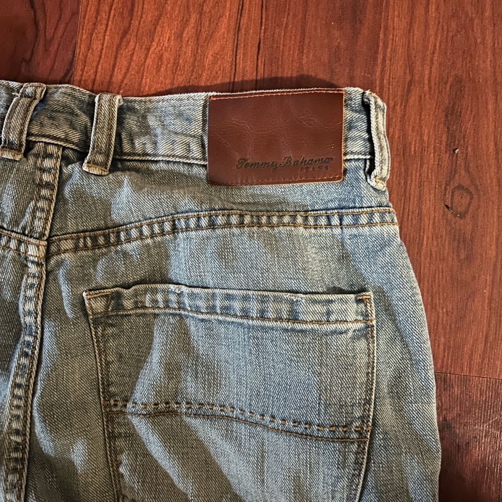 Tommy Bahama Men’s 32X30 Classic Fit Distressed Medium Wash Jeans - Picture 3 of 8